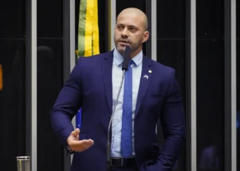 Alexandre de Moraes diz que Daniel Silveira usou ida ao hospital como álibi