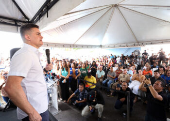 David Almeida inaugura obra com críticas recorrentes: “Tem deputado federal que não destinou um real para Manaus”