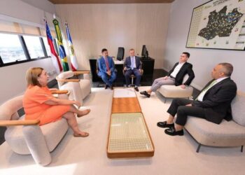 Prefeito David Almeida realiza visita de cortesia ao presidente do TJ-AM, desembargador Jomar Fernandes