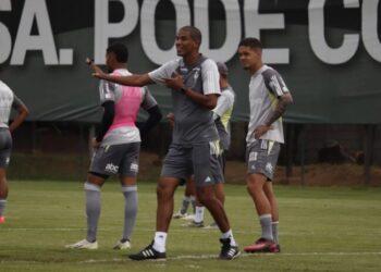 Atlético inicia campanha na Copinha com ídolo no comando e time sub-17