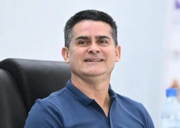 David Almeida retorna ao trabalho com entrega de complexo esportivo em Manaus