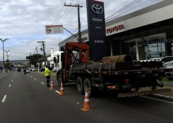 Prefeitura de Manaus monitora fluxo de veículos pesados na avenida Constantino Nery