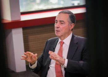 Para Barroso, “idealmente” seria bom julgar Bolsonaro antes da eleição