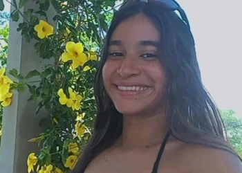 Adolescente grávida é achada morta dentro de casa