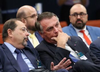 Moraes afirma que Bolsonaro tinha contato direto com a minuta do golpe