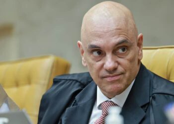 Moraes critica big techs e ironiza acusações de ser comunista