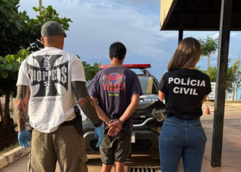 Adolescente com bebê no colo é estuprada por padrasto