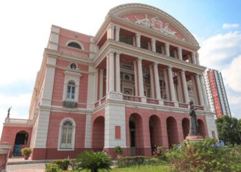Iphan realiza reunião em Manaus para avançar candidatura dos Teatros da Amazônia ao título de Patrimônio Mundial Cultural