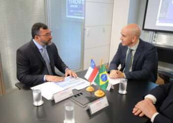 Wilson Lima, Ministério das Cidades e SPU assinam contrato para moradias populares em prédio da Receita Federal