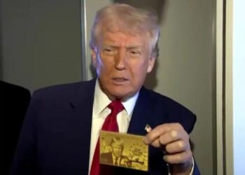 Trump apresenta “gold card” que vale US$ 5 milhões e dá cidadania americana