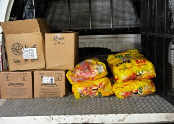 Mulher é presa por furtar fardos de café e outros produtos de supermercado em Manaus