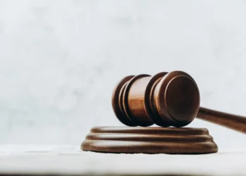 Padrasto que estuprou e obrigou enteada a comer rato é condenado no AM