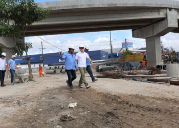 Prefeito David Almeida acompanha fase final das obras do complexo viário Rei Pelé