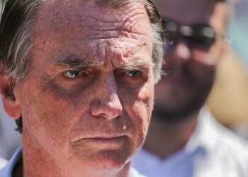 PF quer ouvir Bolsonaro sobre ligação a Mourão antes de depoimento