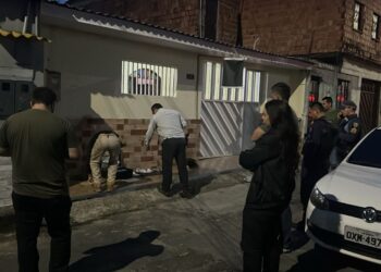 Feto de aproximadamente 20 semanas é encontrado em rua no bairro Flores
