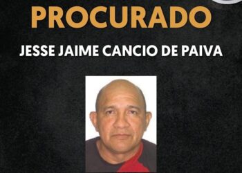 Polícia procura homem acusado de matar madrasta e irmão a facadas em Manaus