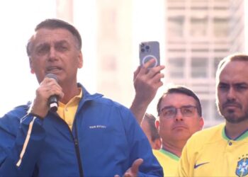 ‘Me deem 50% da Câmara e do Senado que mudo o destino do Brasil’, diz Bolsonaro