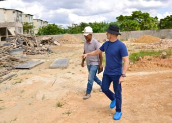 Prefeito David Almeida vistoria obras de duas importantes unidades de saúde na zona Norte e anuncia novas entregas para julho e outubro