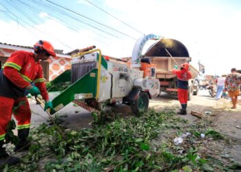 ‘Mutirão no Bairro’ beneficia 1,6 mil pessoas com serviços de asfalto, iluminação e limpeza no Mutirão