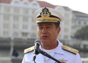 Ex-chefe da Marinha nega ter colocado tropas à disposição de Bolsonaro
