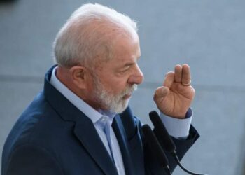 Lula manda recado ao Congresso: “É preciso diminuir os privilégios”