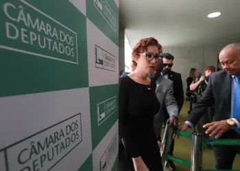 Hugo Motta diz que providências sobre Zambelli já estão sendo tomadas