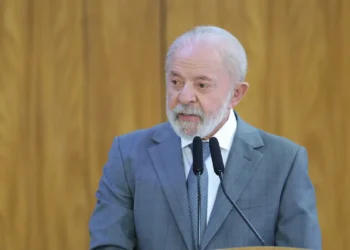 Lula assina decreto que regulamenta a Lei da Reciprocidade Comercial