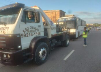 Prefeitura de Manaus apreende ônibus clandestinos durante operação ‘Transporte Legal’
