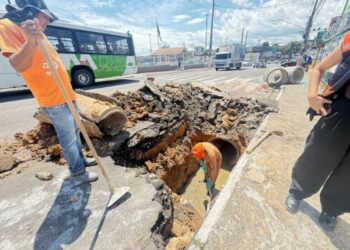 Prefeitura avança com obras de drenagem profunda no bairro Compensa para melhorar o escoamento e prevenir alagamentos