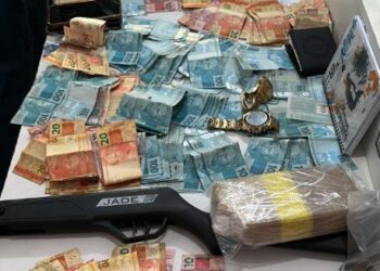 Quarteto é preso com drogas, R$ 25 mil e arma de pressão em Manicoré