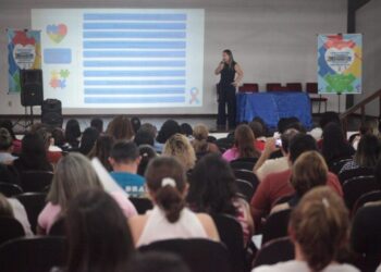 Prefeitura de Manaus promove capacitação de servidores para atendimento a pessoas com autismo