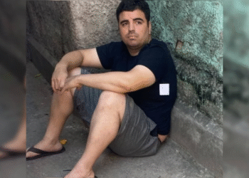 Homem esquarteja amigo e bate corpo em liquidificador