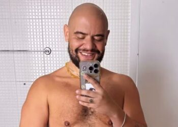 Gominho posta foto nu após perder 61 kg