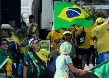 Apoiadores de Bolsonaro se reúnem em Manaus e pedem ‘Fora Lula e Moraes’