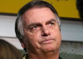 Divididos: 48% dos brasileiros querem Bolsonaro preso e 46% são contra, aponta Datafolha