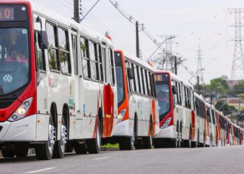 Manaus recebe 20 novos ônibus com ar-condicionado