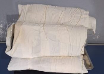 Mulher é presa com cocaína colada ao corpo no aeroporto de Tabatinga