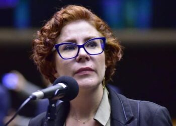 Justiça italiana mantém prisão cautelar de Carla Zambelli