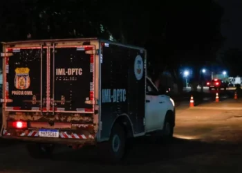 Irmãos de 16 e 17 anos são executados dentro de carro na Zona Leste de Manaus