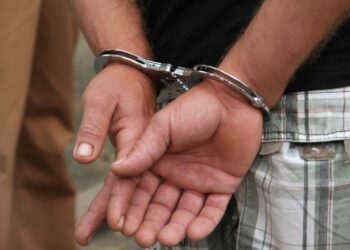 Homem é preso após perseguir ex-enteada em Manaus