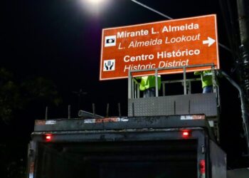 Prefeitura de Manaus implanta placas turísticas e avança em cronograma de sinalização viária