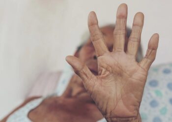 Filho e neto são presos suspeitos de ameaçar e agredir idosa de 66 anos no AM
