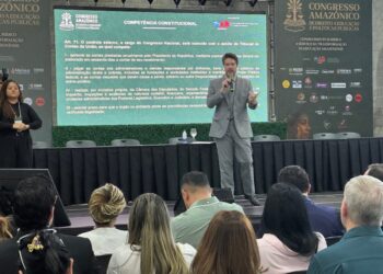 Conselheiro do TCE-AM abre Congresso Amazônico de Direito à Educação com palestra magna sobre controle externo
