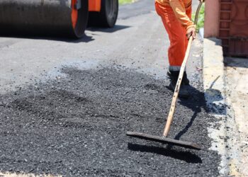 Prefeitura de Manaus leva asfalto para o Morro da Liberdade e transforma realidade da zona Sul