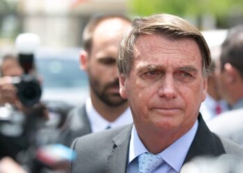 Sessões da Câmara e do Senado são suspensas após protesto de oposição contra prisão de Bolsonaro