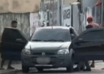 VÍDEO: Suspeito de importunar mulher é agredido em Manaus