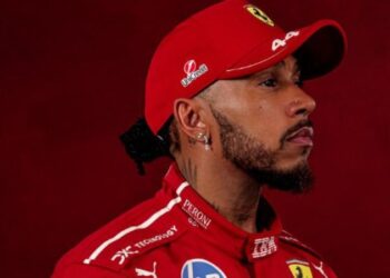 Ex-chefão da F1 apoia saída de Hamilton, e sugere Bortoleto como sucessor