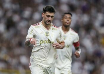 Exame descarta lesão, e Arrascaeta é liberado para Atlético-MG x Flamengo
