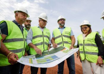 Em Novo Airão, governador Wilson Lima vistoria obras da AM-352 e destaca investimentos de R$ 257 milhões para infraestrutura do município