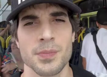 Fiuk tenta invadir camarim de Travis Scott e briga com repórter do SBT